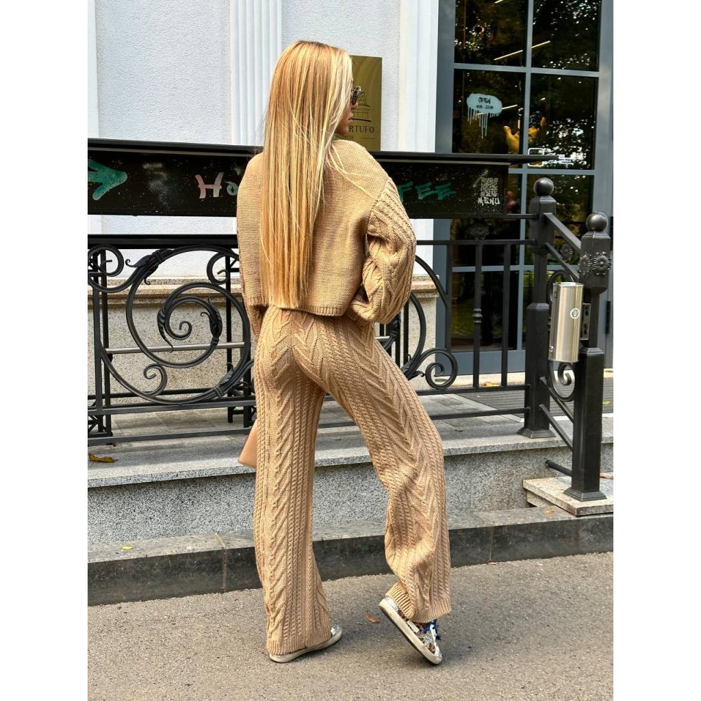 Костюм вязаный